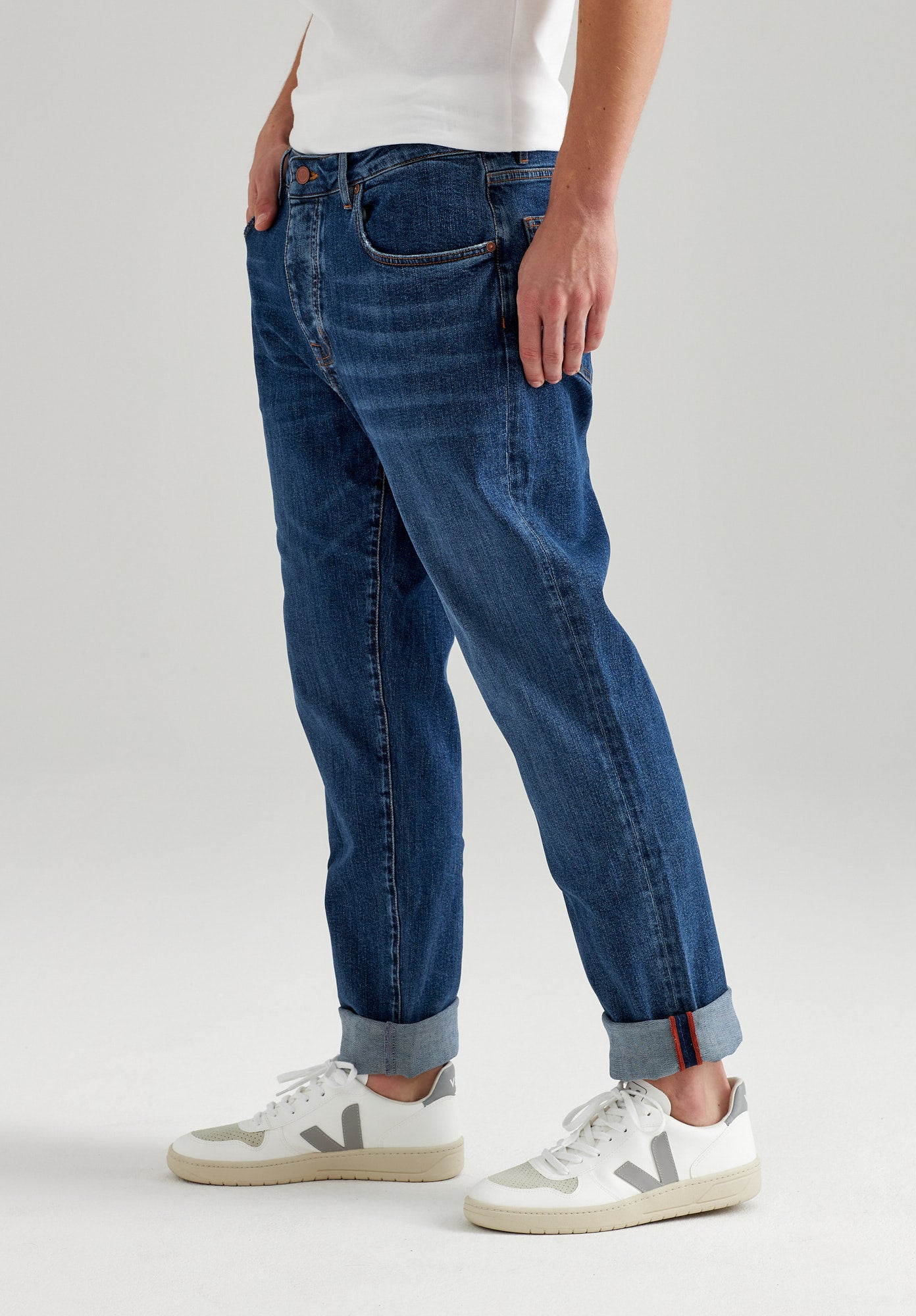 TT205 Straight Jeans