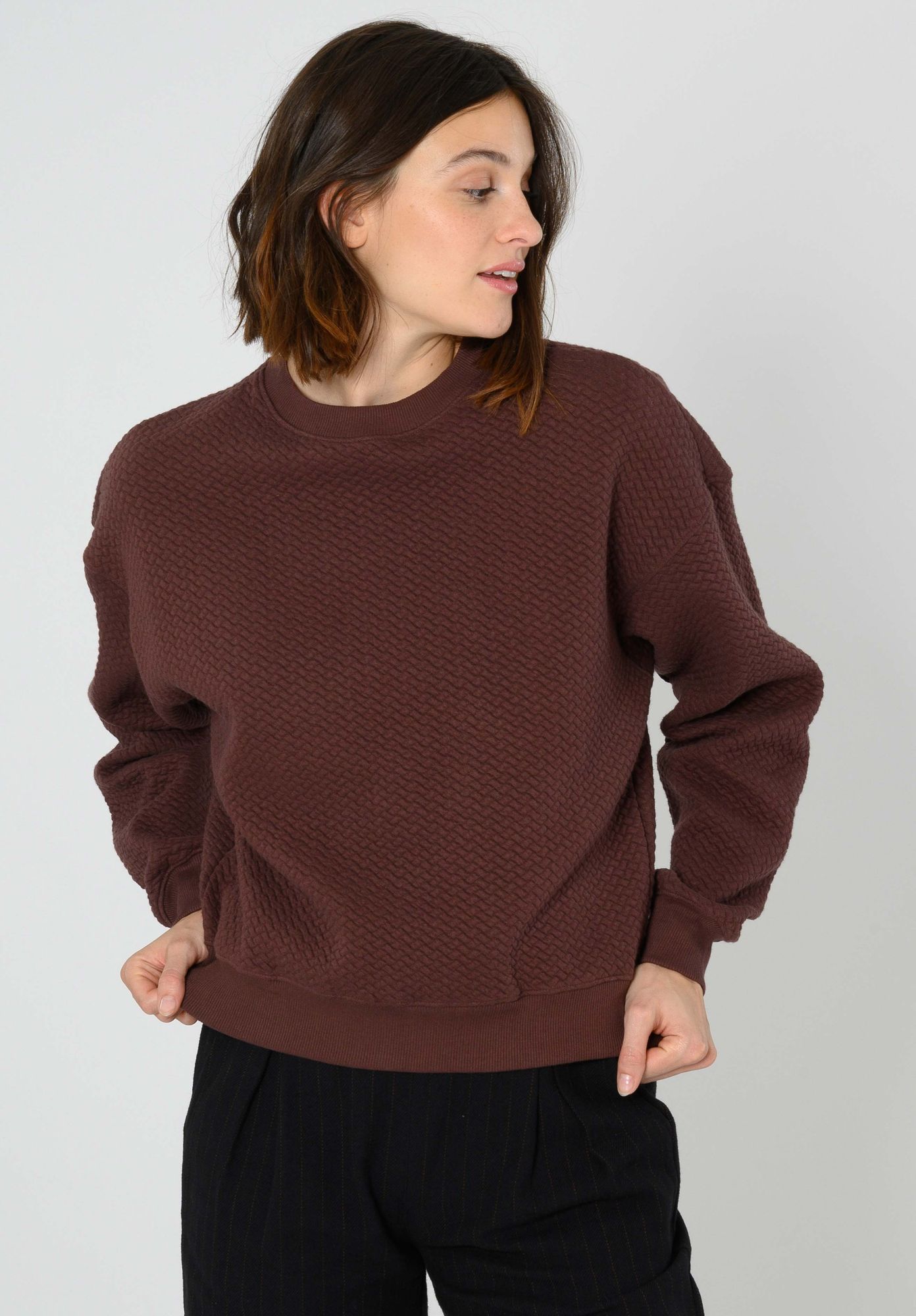 TT1022 Sweater STRUCTURED