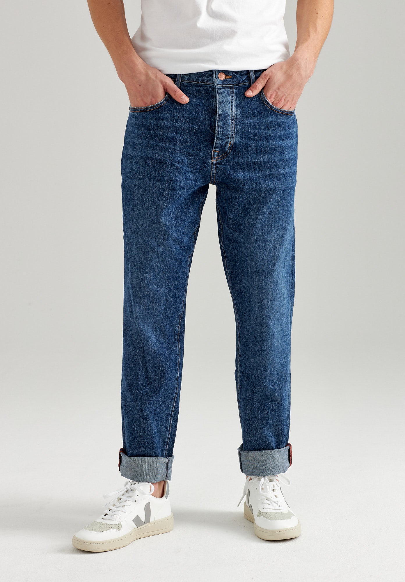TT205 Straight Jeans